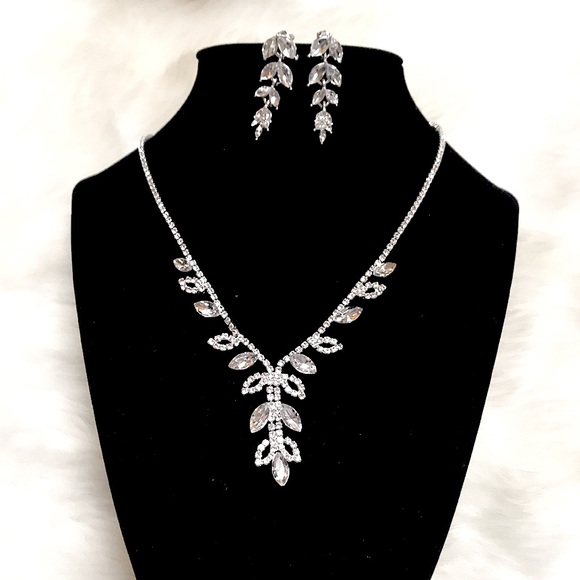 🆕GLAM 2pc Jewelry Set Dangle Earrings & Necklace - Picture 3 of 14